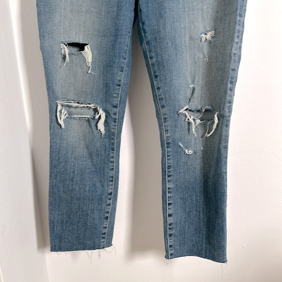 💥 Lucky Brand High Rise Blue Distressed Women's Jeans - Picture 7 of 8